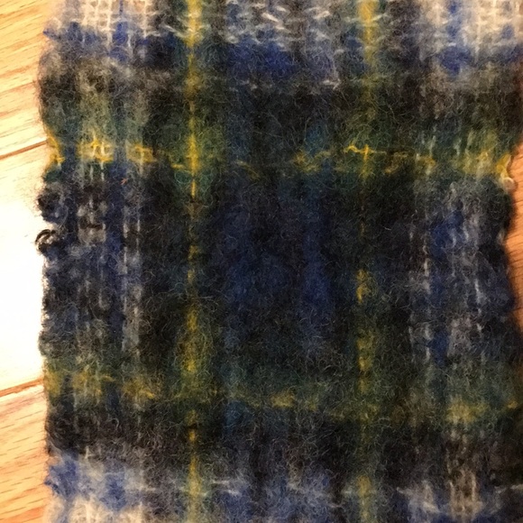 Vintage Wool scarf made in Scotland - Picture 3 of 7